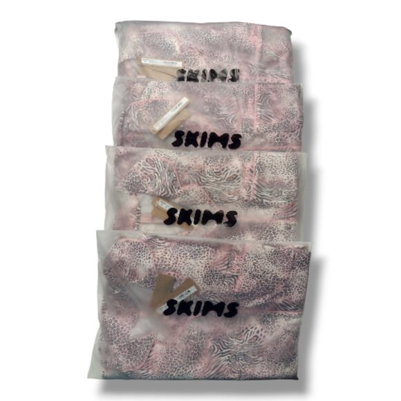 Skims Sleep Long Sleeve Button Up Set - Picture 11 of 13